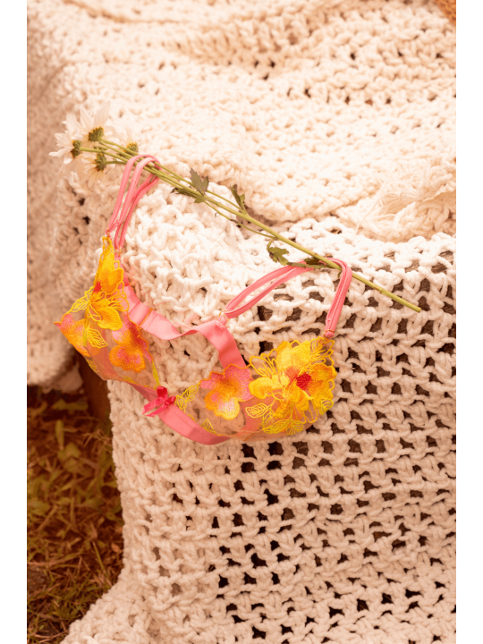 Ensemble lingerie rose et jaune en maille transparente brodée – Mapalé