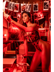 Body noir et rouge en résille transparente avec imprimé et décolleté plongeant - Mapalé
